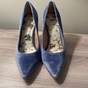 Nicola Bathie x Antonio Melani peace blue pumps